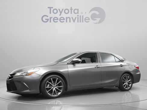 Used 2015 Toyota Camry XSE w/ Moonroof Package image 2