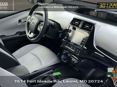 Used 2022 Toyota Prius LE image 12