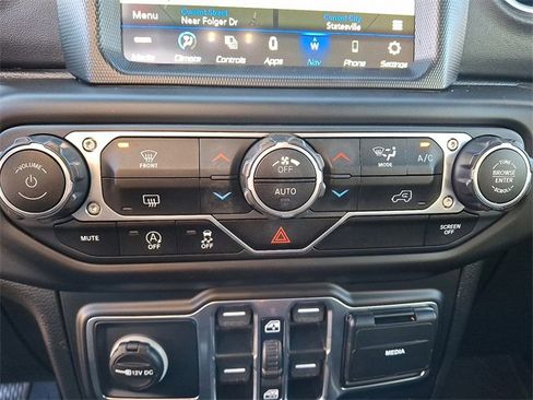 Used 2021 Jeep Gladiator Overland image 15