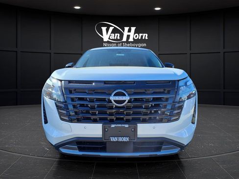 New 2026 Nissan Pathfinder Platinum image 2