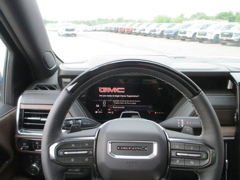 New 2026 GMC Yukon Denali Ultimate AWD/4WD image 22