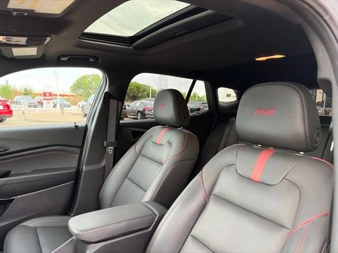 Used 2025 Chevrolet Trax RS w/ Sunroof Package FWD image 12