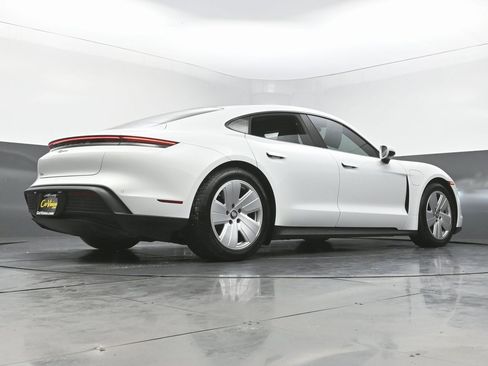 Used 2022 Porsche Taycan image 47