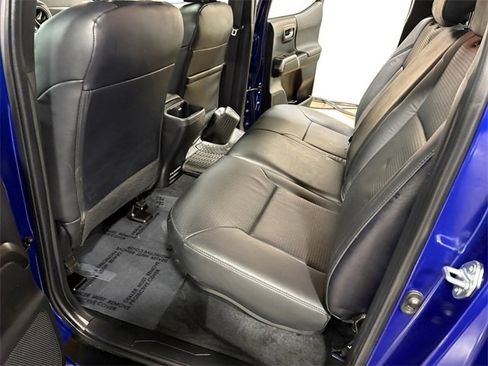 Used 2022 Toyota Tacoma TRD Off-Road w/ TRD Premium Off Road Package image 10