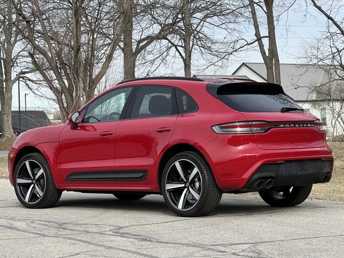Certified 2022 Porsche Macan image 3
