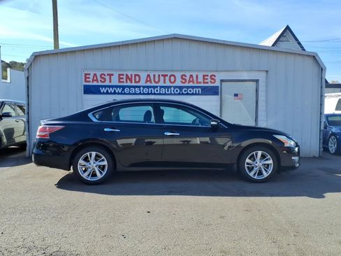 Used 2015 Nissan Altima 2.5 SV w/ Convenience Package image 2