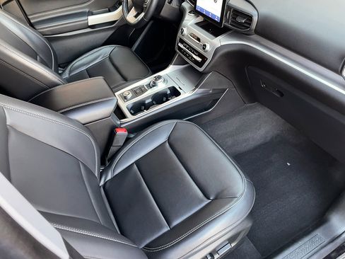 Used 2022 Ford Explorer XLT image 28