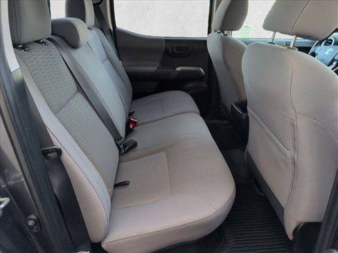Used 2019 Toyota Tacoma SR5 AWD/4WD image 19