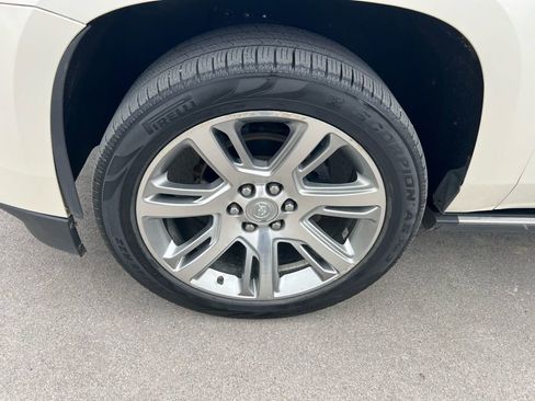 Used 2015 Cadillac Escalade Premium image 12