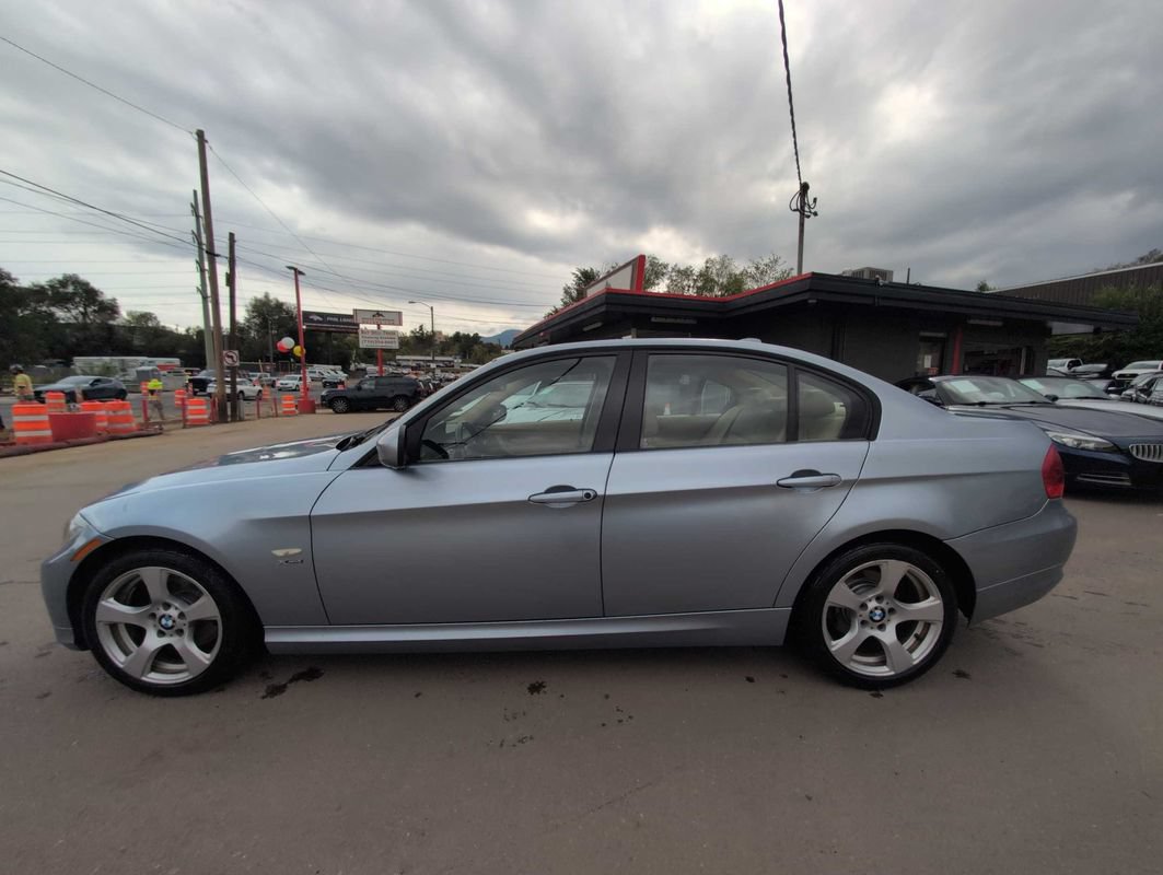Used 2009 BMW 328i xDrive Sedan AWD/4WD image 4