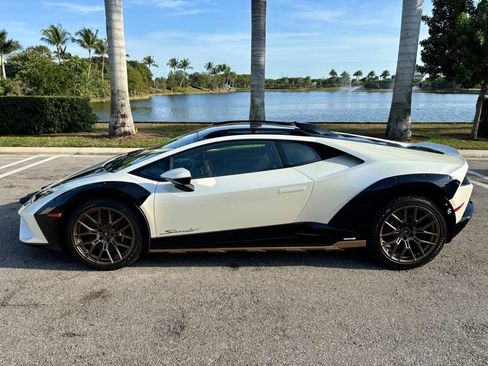 Used 2024 Lamborghini Huracan Sterrato image 19