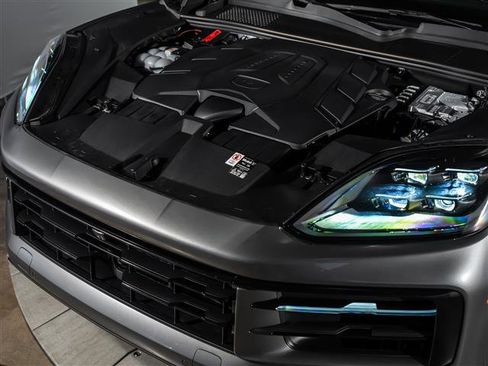 Certified 2025 Porsche Cayenne Coupe AWD/4WD image 16