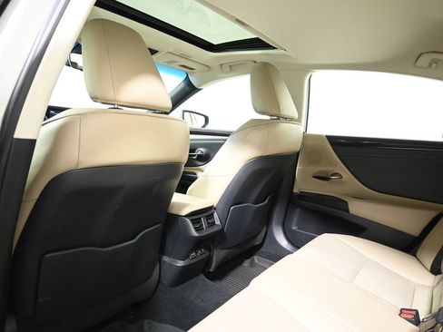 Used 2019 Lexus ES 350 w/ Premium Package FWD image 7