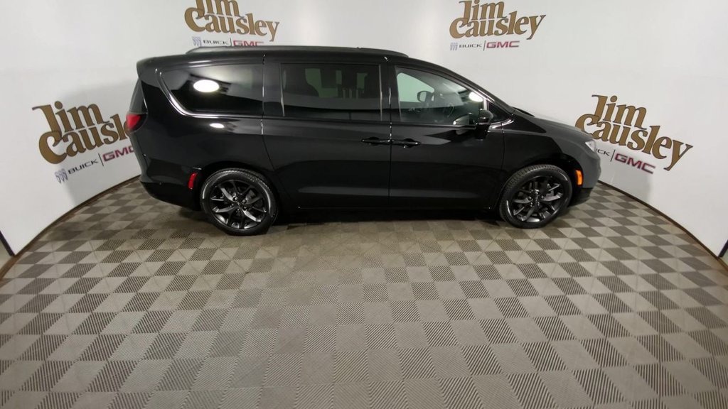 Used 2024 Chrysler Pacifica Limited w/ S Appearance Package AWD/4WD image 9