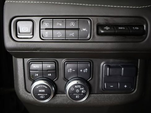 Used 2024 GMC Yukon Denali Ultimate AWD/4WD image 51