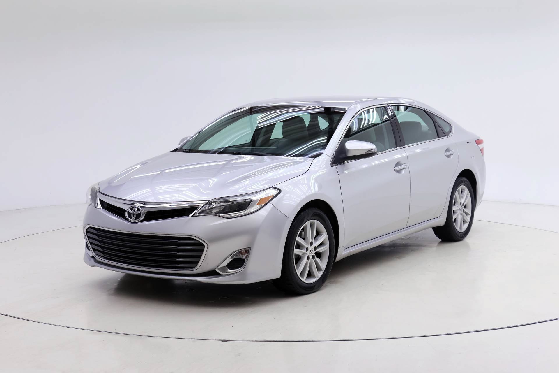 Used 2014 Toyota Avalon XLE FWD image 1