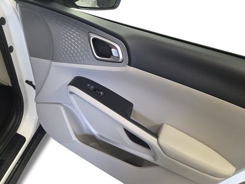 Used 2025 Kia Soul LX w/ LX Technology Package FWD image 22