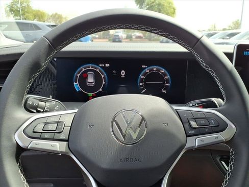 New 2025 Volkswagen Tiguan SE image 14