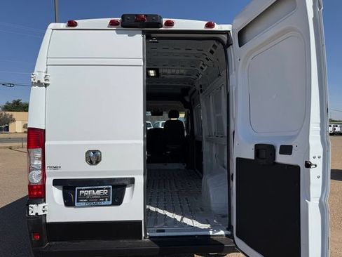 Used 2025 RAM ProMaster 2500 w/ Convenience Group FWD image 9
