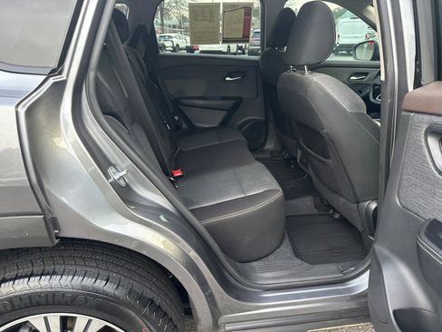 Used 2022 Nissan Rogue SV image 15