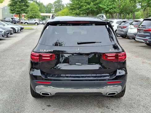 Used 2024 Mercedes-Benz GLB 250 4MATIC image 5