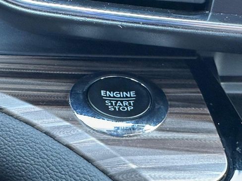 Used 2024 Ford Explorer Limited w/ Equipment Group 301A AWD/4WD image 18