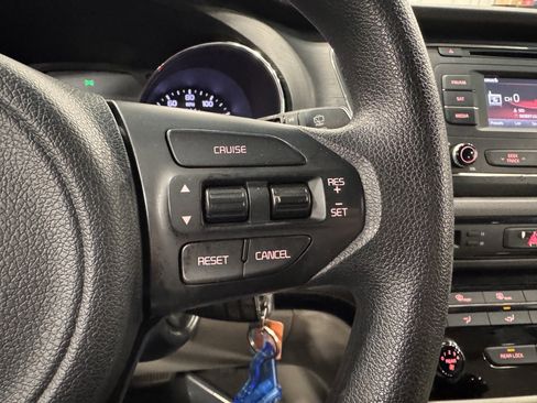 Used 2016 Kia Sedona LX w/ LX Convenience Package image 13