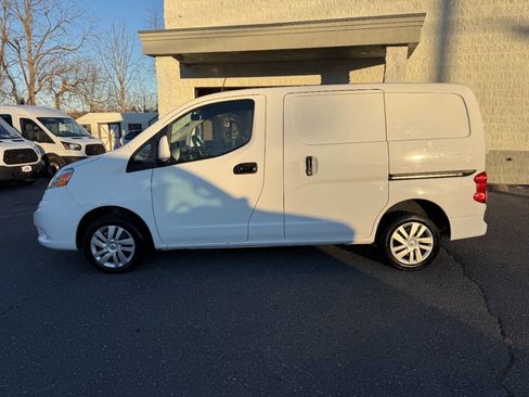 Used 2020 Nissan NV200 SV w/ Sliding Glass Door Package image 32