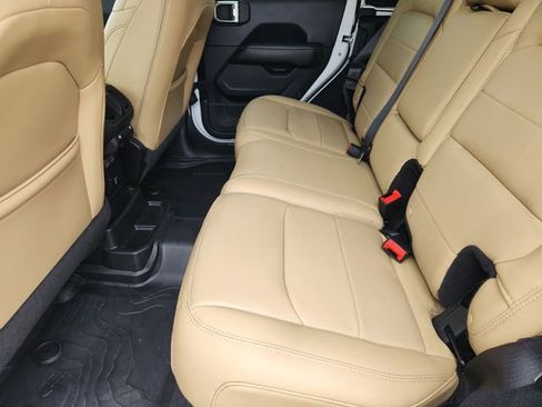 Used 2018 Jeep Wrangler Unlimited Sahara AWD/4WD image 24