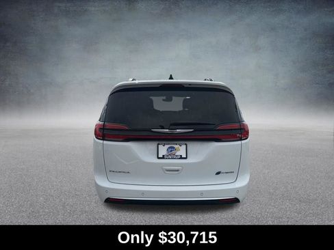Used 2023 Chrysler Pacifica Pinnacle FWD image 4