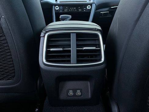 Used 2025 Genesis G70 2.5T image 13