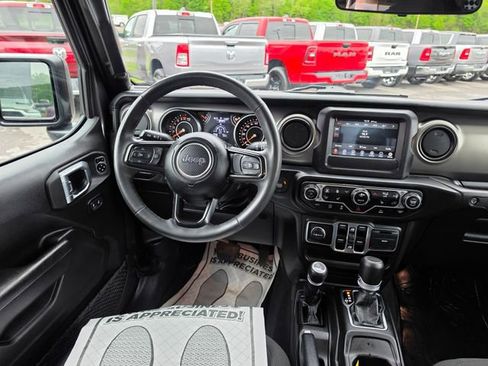 Used 2023 Jeep Gladiator Sport AWD/4WD image 14
