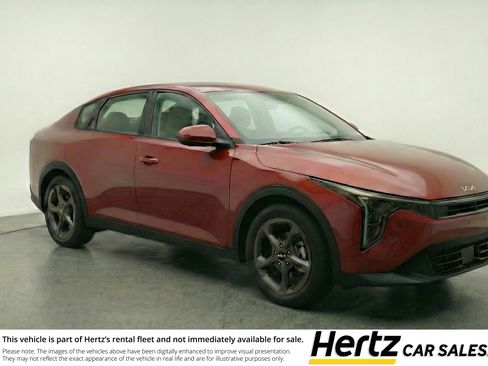 Used 2025 Kia K4 LXS image 1