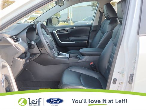 Used 2021 Toyota RAV4 XLE Premium image 22