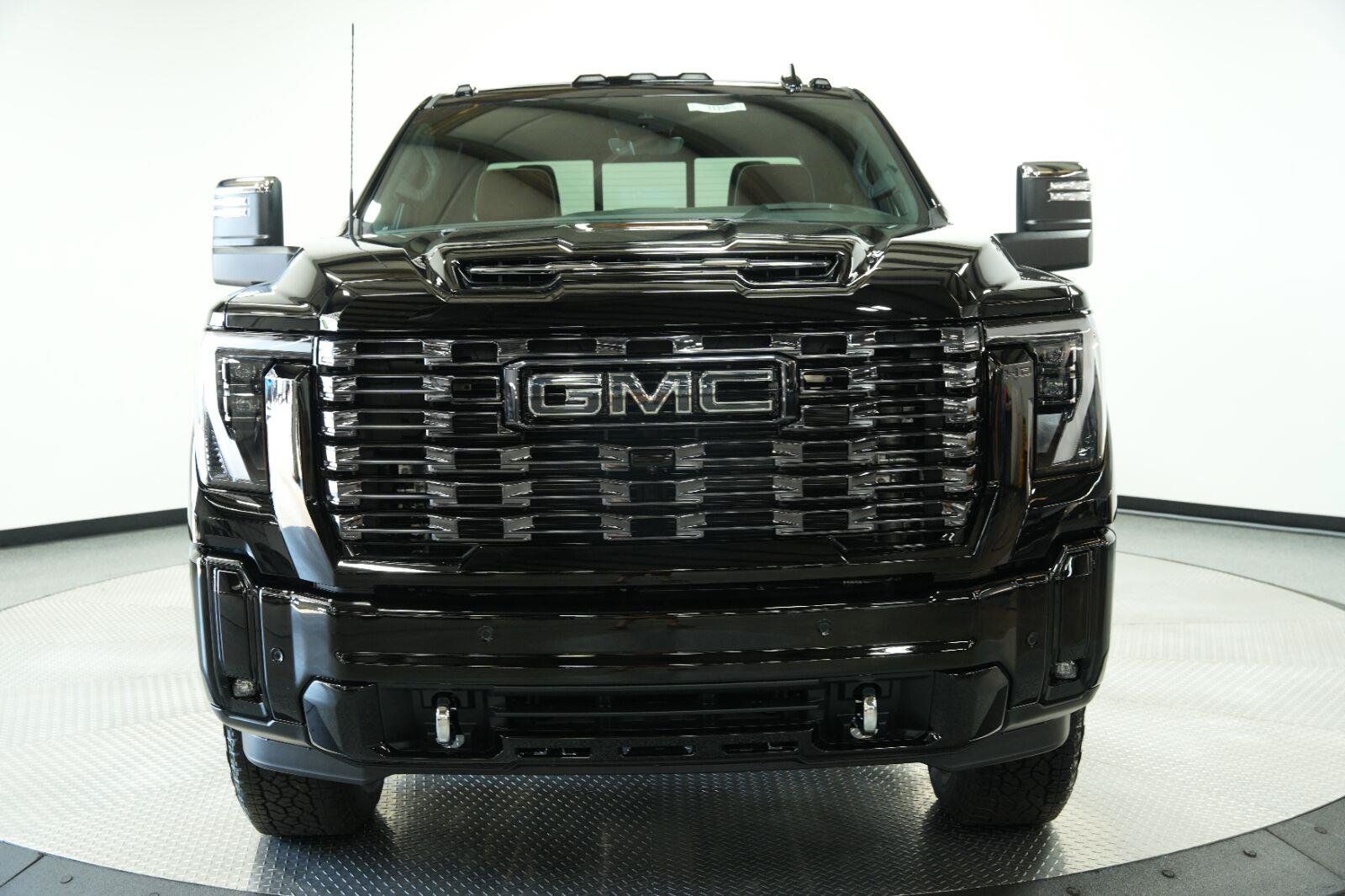 New 2026 GMC Sierra 2500 Denali Ultimate AWD/4WD image 3