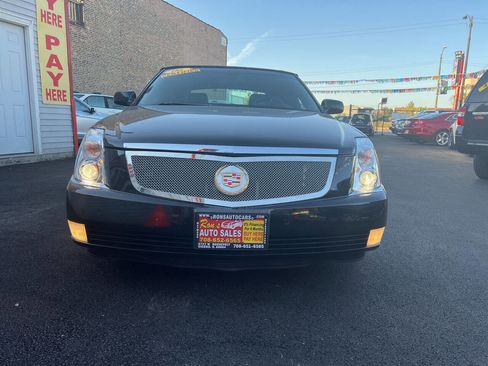 Used 2006 Cadillac DTS Luxury II w/ Sun And Sound Package image 2