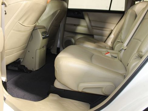 Used 2013 Toyota Highlander Base Plus image 10