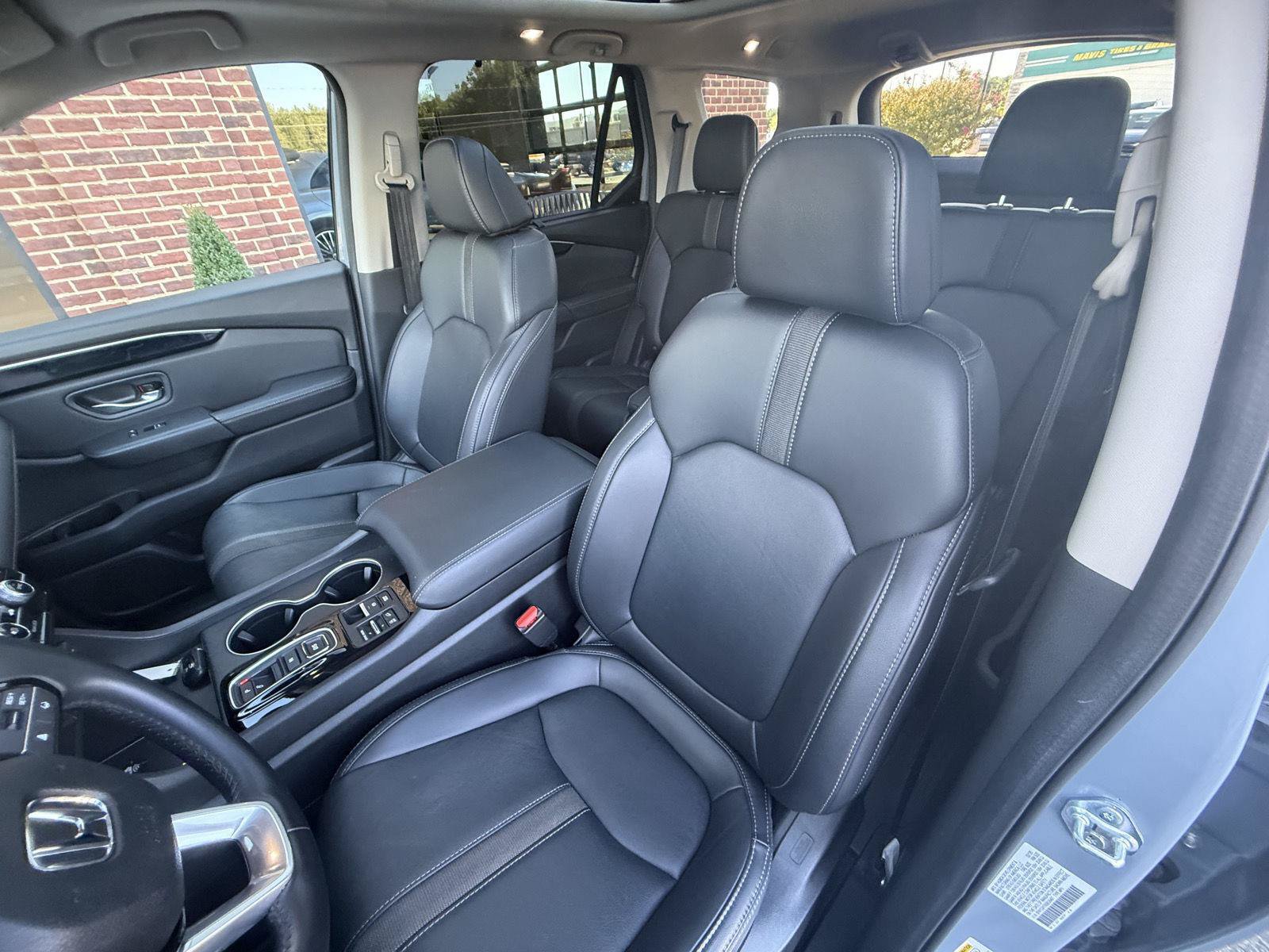 Used 2025 Honda Pilot Touring image 16