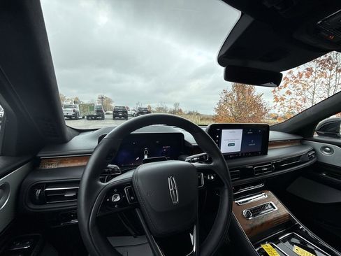 Used 2025 Lincoln Aviator Black Label image 16