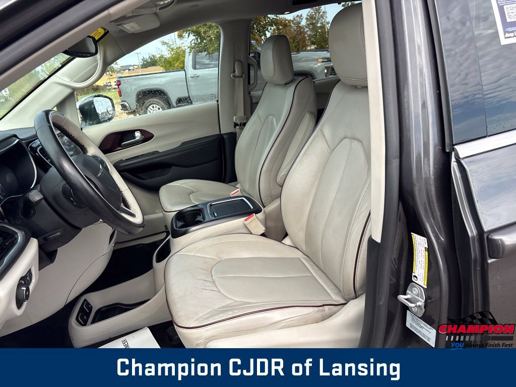 Used 2017 Chrysler Pacifica Limited FWD image 13