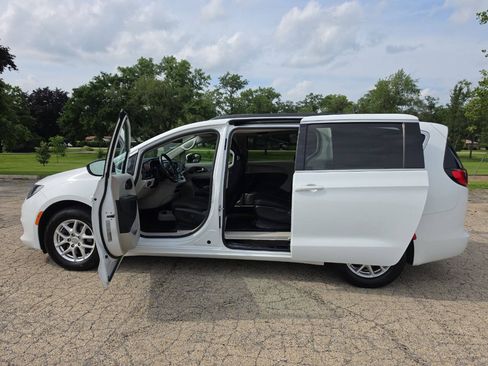 Used 2020 Chrysler Voyager LX w/ Cold Weather Group FWD image 15