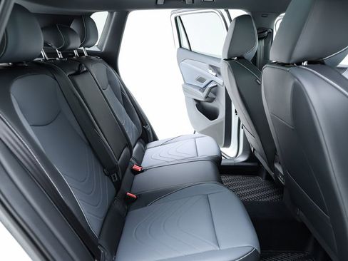 New 2026 Volkswagen Tiguan SE R-Line image 38