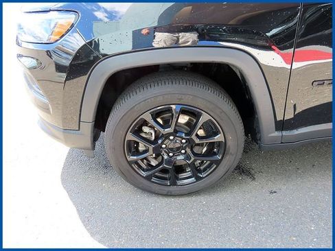 Used 2023 Jeep Compass Latitude w/ Sun and Sound Group AWD/4WD image 4