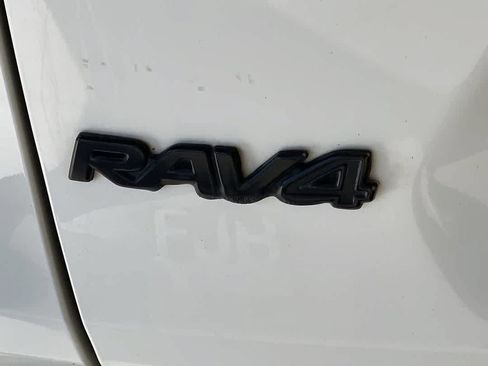 Used 2019 Toyota RAV4 XLE w/ Convenience Package AWD/4WD image 11