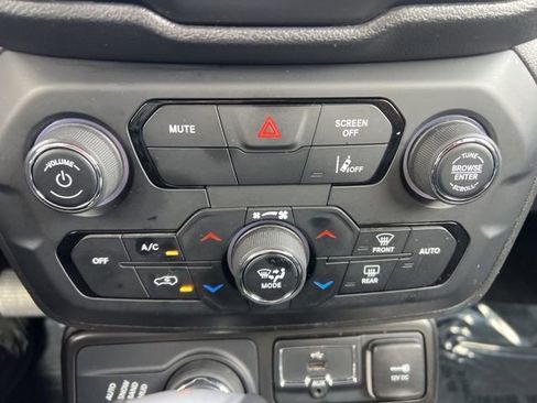 Used 2022 Jeep Renegade Latitude image 24