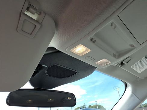 Used 2025 Ford Escape SE image 16