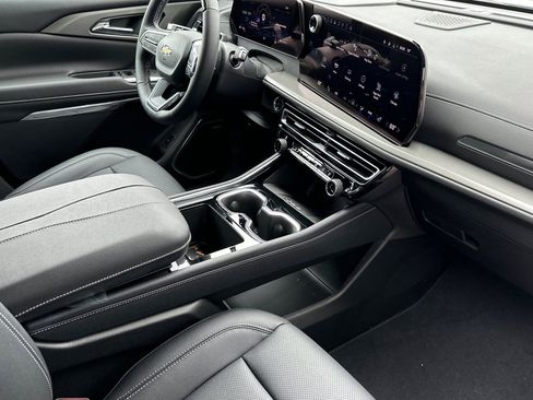 New 2025 Chevrolet Traverse LT w/ Enhanced Driving Package image 18