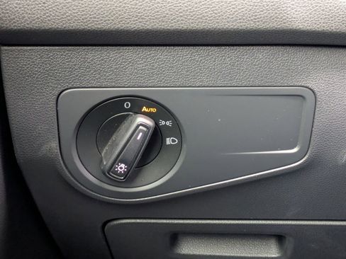 Used 2020 Volkswagen Tiguan S image 16