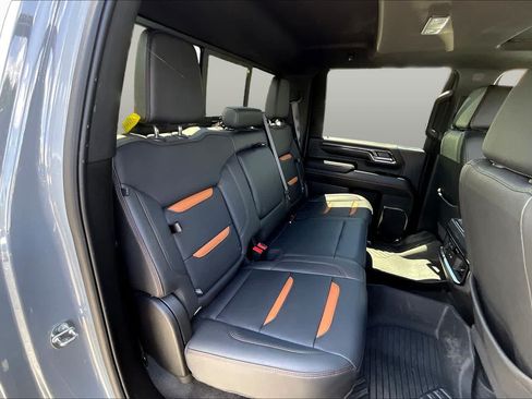 Used 2024 GMC Sierra 2500 AT4 w/ Technology Package AWD/4WD image 28