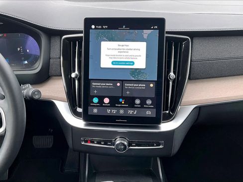 Used 2025 Volvo XC90 B6 Plus image 6